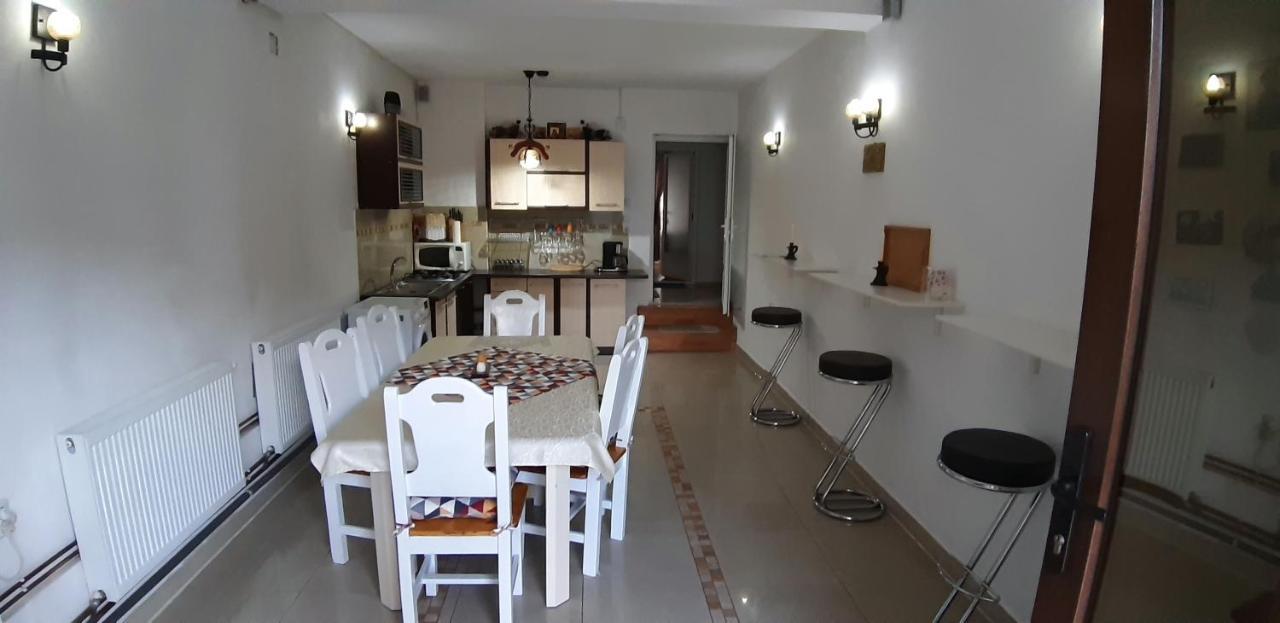 Casa Nicoladis Apartment Zărneşti Bagian luar foto