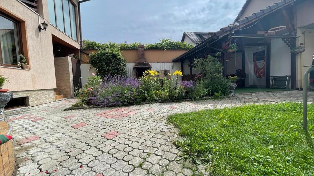 Casa Nicoladis Apartment Zărneşti Bagian luar foto