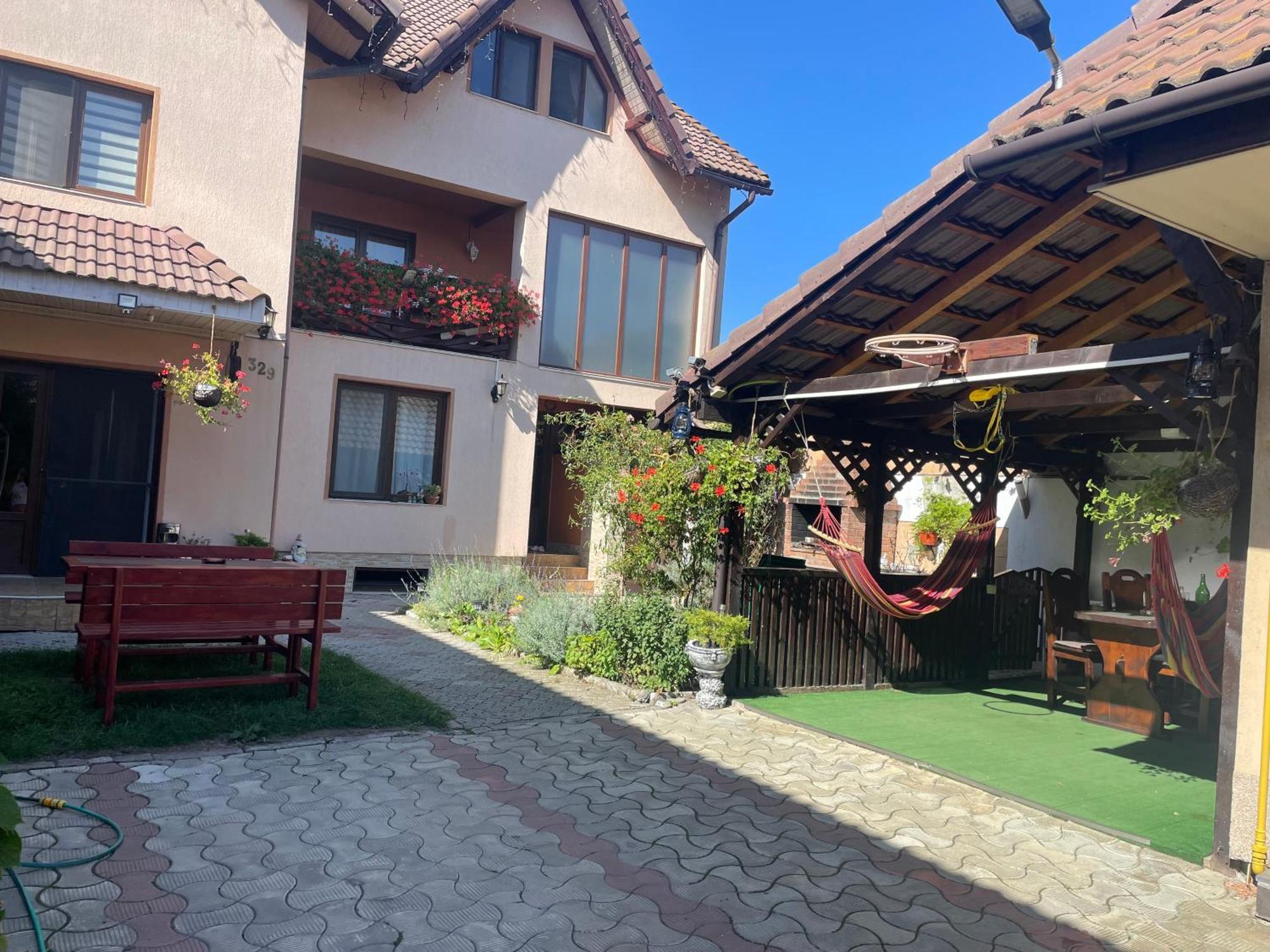Casa Nicoladis Apartment Zărneşti Bagian luar foto
