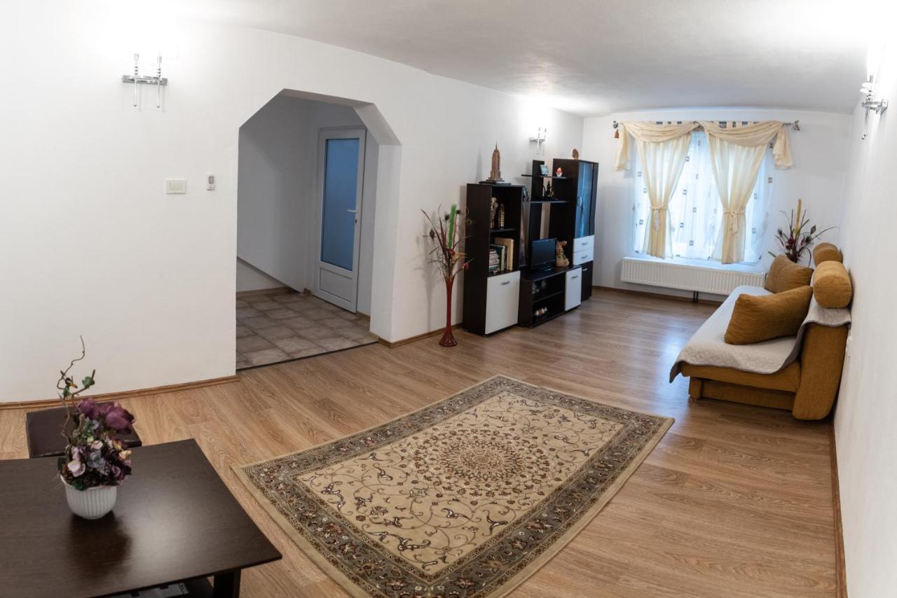 Casa Nicoladis Apartment Zărneşti Bagian luar foto